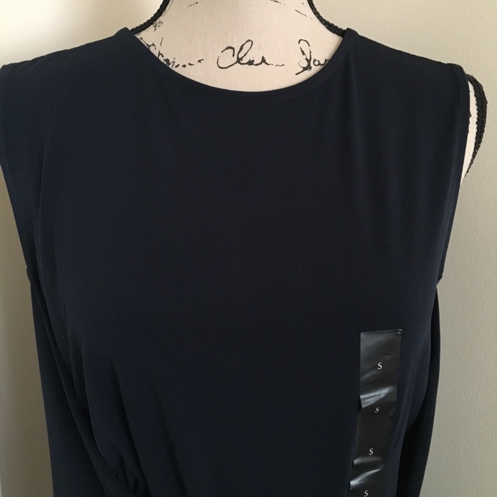 Sleeveless dark blue top